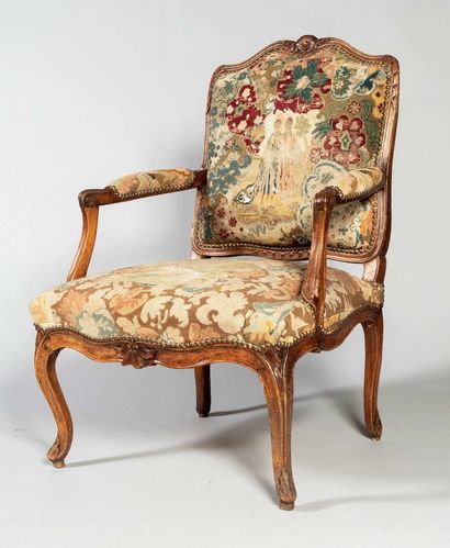 Fauteuil Louis XV en hêtre, à dossier plat,...
