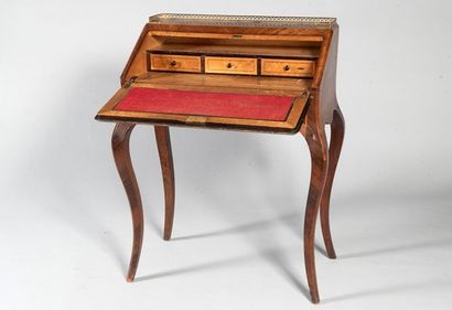 Bureau de pente en bois de placage à décor...