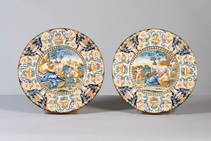Paire de plats en faïence italienne à décor...