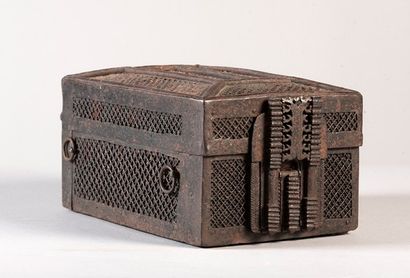 Coffret de messager à maille en fer forgé,...