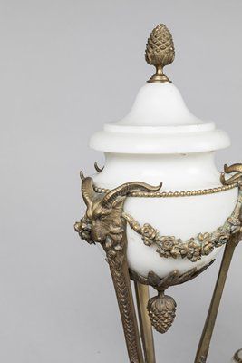 Beautiful mantelpiece in white marble and...