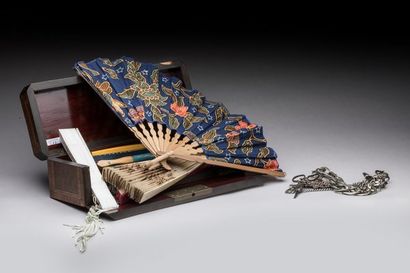 In a glove box in rosewood veneer and Boulle...