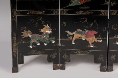 Four-leaf folding screen with lacquer decoration...