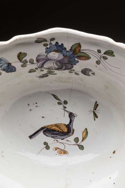 Savona, small earthenware dish, rabbit decoration,...
