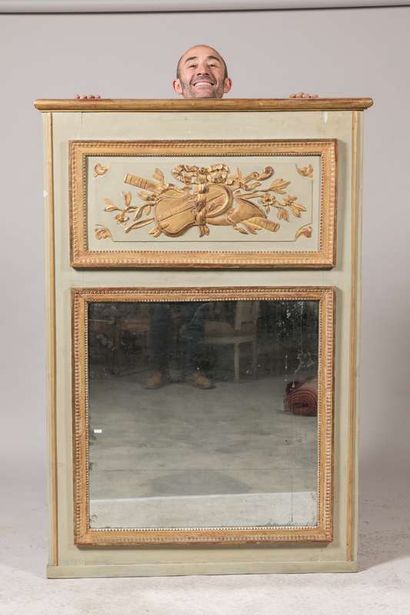 Gilded wood trumeau on a grey lacquered background...