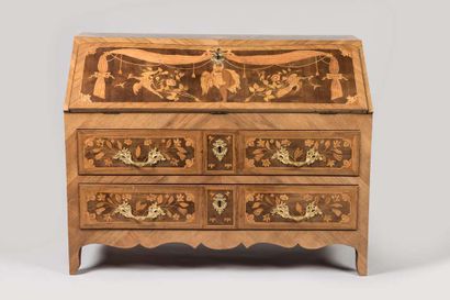 Chest of drawers in inlaid wood decorated...