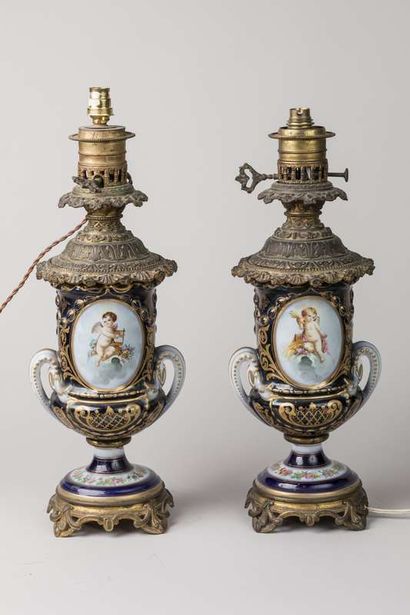 Pair of lamps in porcelain of Bayeux (?)...