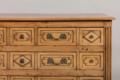 Large chest of drawers in walnut, chestnut...