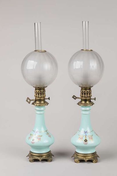Pair of oil lamps in bluish opaline glass
Napoleon...