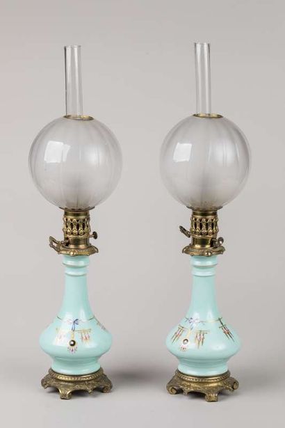 Pair of oil lamps in bluish opaline glass
Napoleon...