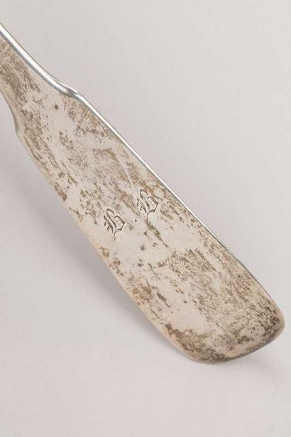 Ladle in plain silver with the number BB...