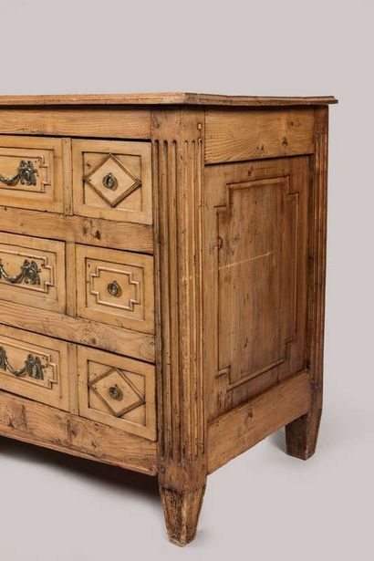 Large chest of drawers in walnut, chestnut...