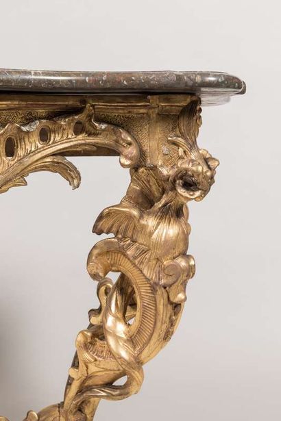 Beautiful console in gilded and carved wood...