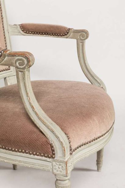 Armchair with cabriolet back and basket handle...