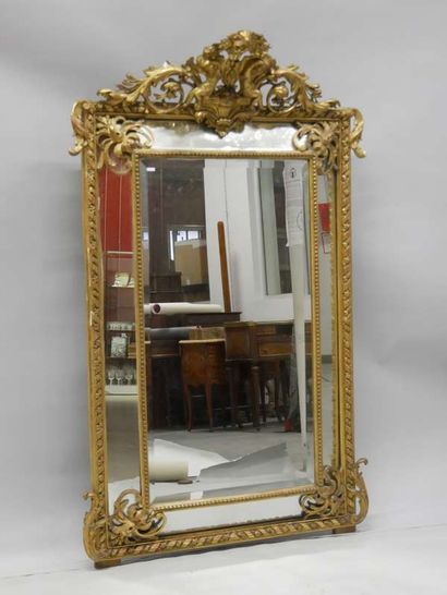 1 glass with glazing beads and ornamented...