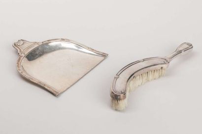 Silver plated metal crumb catcher with shells...