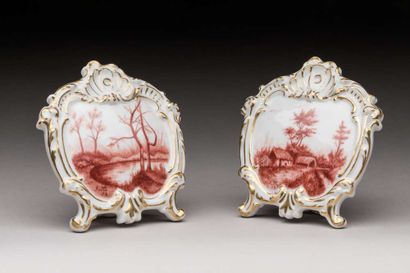Two frame-shaped menu holders in porcelain...