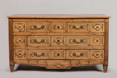 Large chest of drawers in walnut, chestnut...