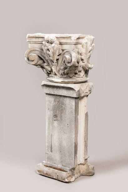 Corinthian capital in limestone with curved...