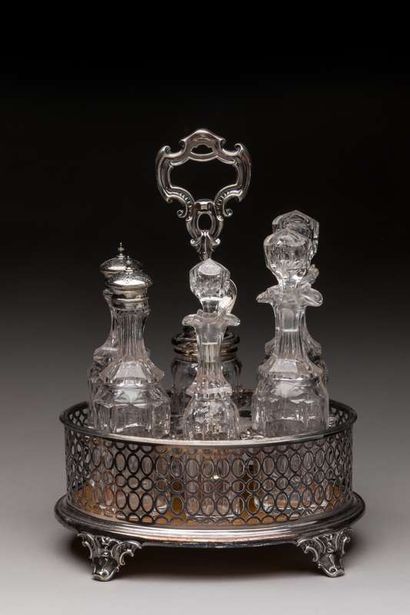 Oil and spice service of cabaret shape with...