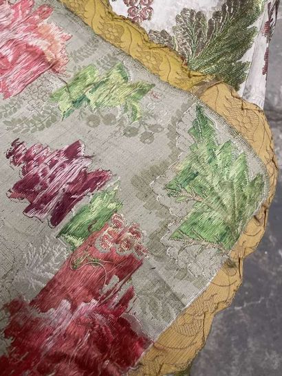 Table carpet in a lampas, middle 18th century,...