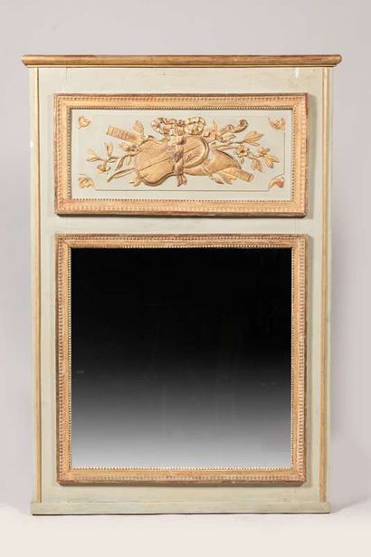 Gilded wood trumeau on a grey lacquered background...