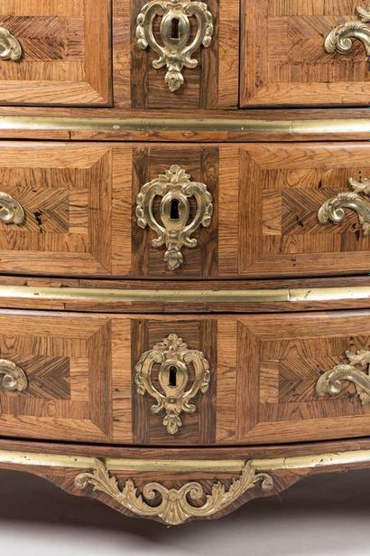 Chest of drawers with curved front in violet...