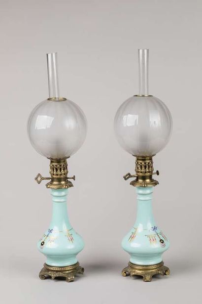 Pair of oil lamps in bluish opaline glass
Napoleon...