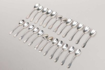 Twenty-four single-flat silver mocha spoons
Minerve...