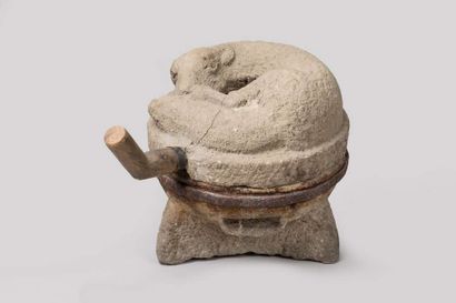 Salt mill in stone decorated with a fox
Old...
