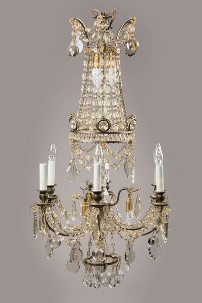 In the spirit of BAGUES 
Beautiful chandelier...