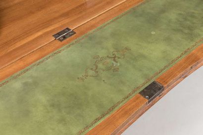 Chest of drawers in inlaid wood decorated...
