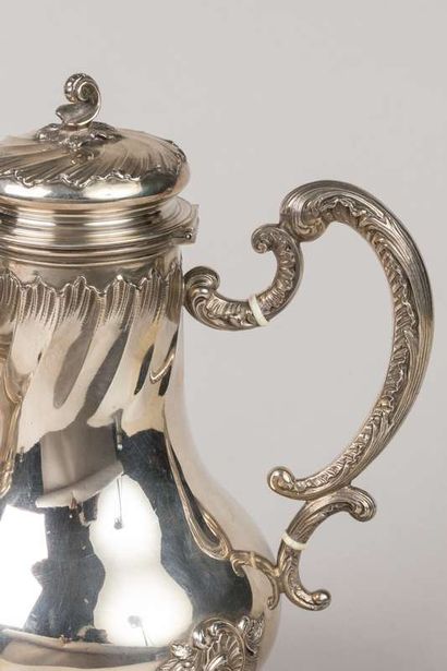 Four-legged silver baluster coffee pot in...
