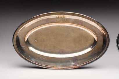 Pair of oval dishes in silver plated metal,...