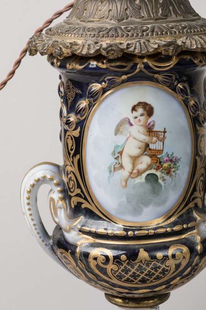 Pair of lamps in porcelain of Bayeux (?)...