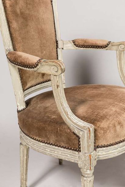 Pair of cabriolet armchairs in carved and...