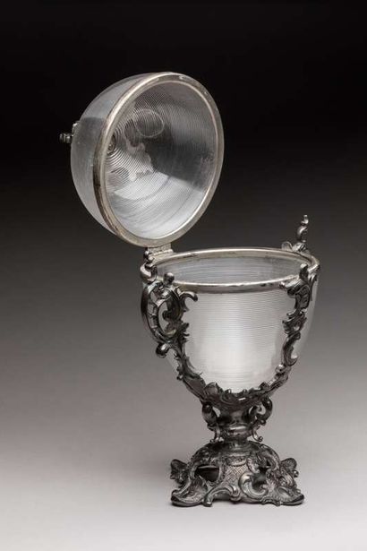 Sugar bowl in the shape of an egg, the frame...