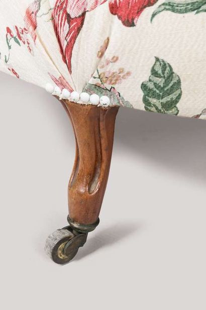 Sofa of corbeille form, front legs on casters,...