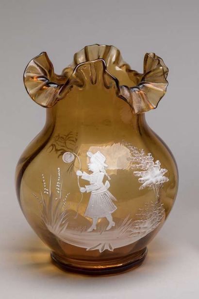 Various lot including:
Oil lamp, Medici crystal...