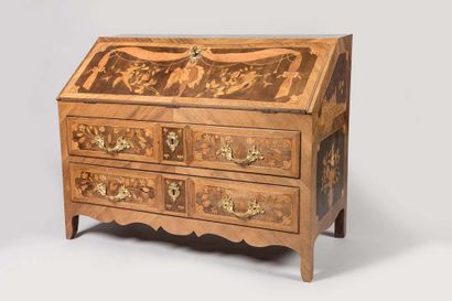 Chest of drawers in inlaid wood decorated...
