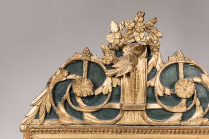 Mirror in a carved and gilded wood frame...