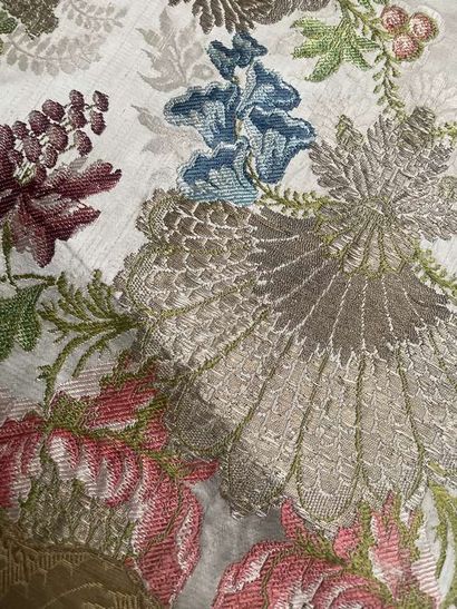 Table carpet in a lampas, middle 18th century,...