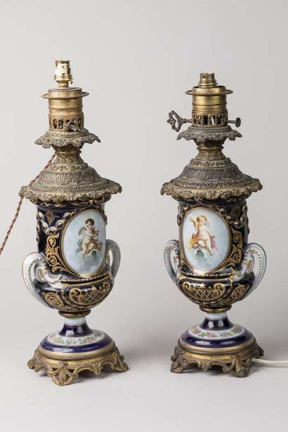 Pair of lamps in porcelain of Bayeux (?)...
