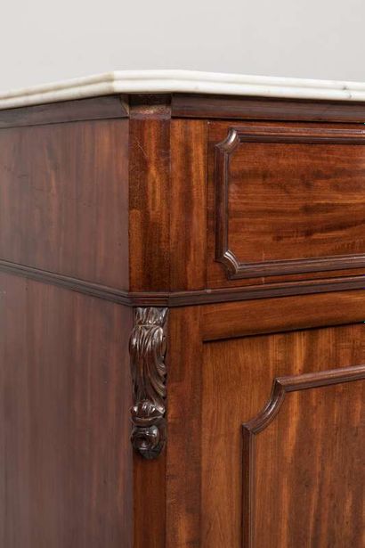 Mahogany and mahogany veneer sideboard opening...