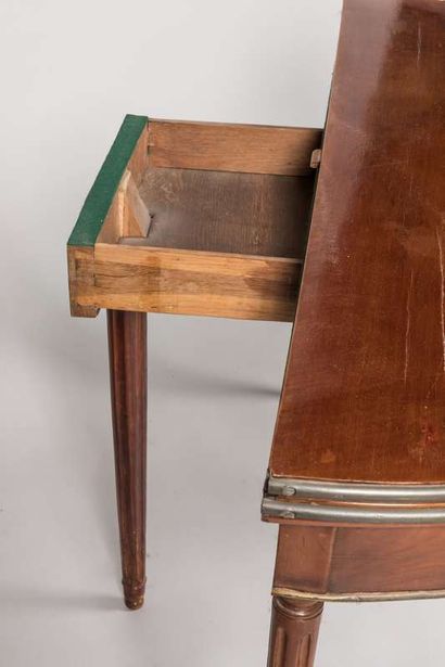 Mahogany half-moon game table, brass lingotiere,...