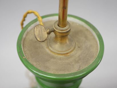 Paire de vase en faïence de forme gourde,...