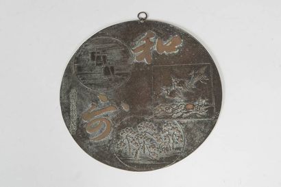 JAPON - XXe siècle
Miroir en bronze à décor...
