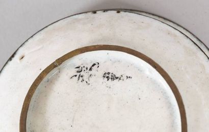 Lot de 4 coupelles et d'un bracelet en émaux...