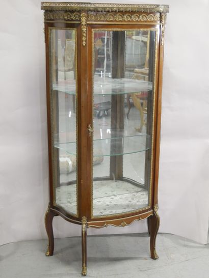 Vitrine en bois de placage et garniture de...