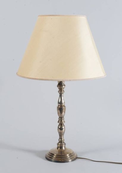 Bougeoir en métal monté en lampe
(léger choc...